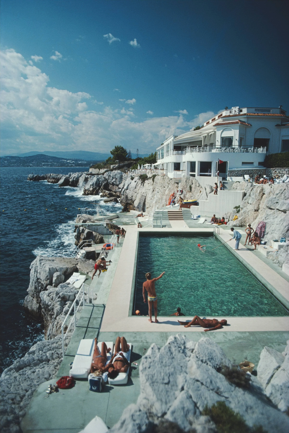 POOLSIDE GOSSIP BY SLIM AARONS